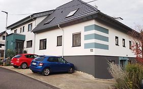 moderne Ferienwohnung mit Balkon